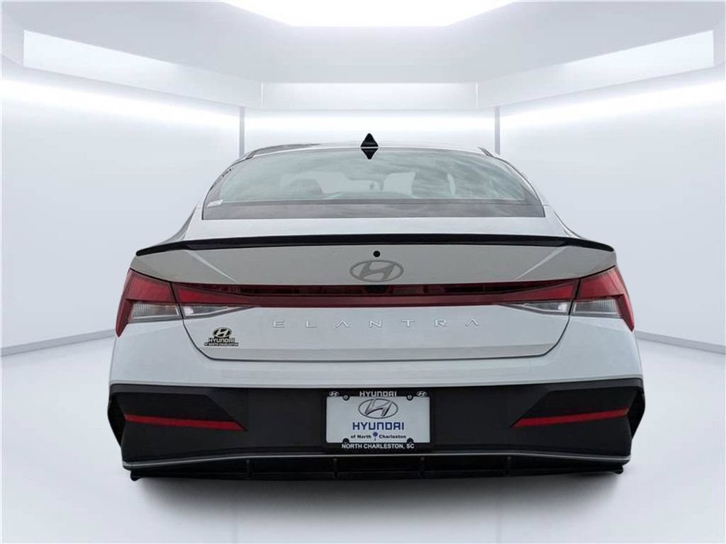 Used 2025 Hyundai Elantra Sport FWD image 4