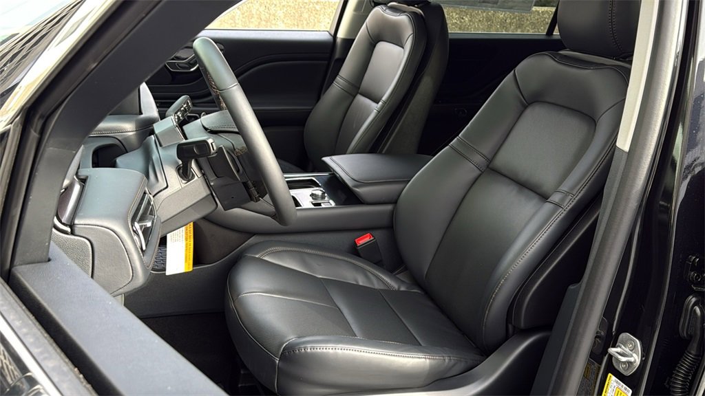 New 2026 Lincoln Aviator AWD image 16