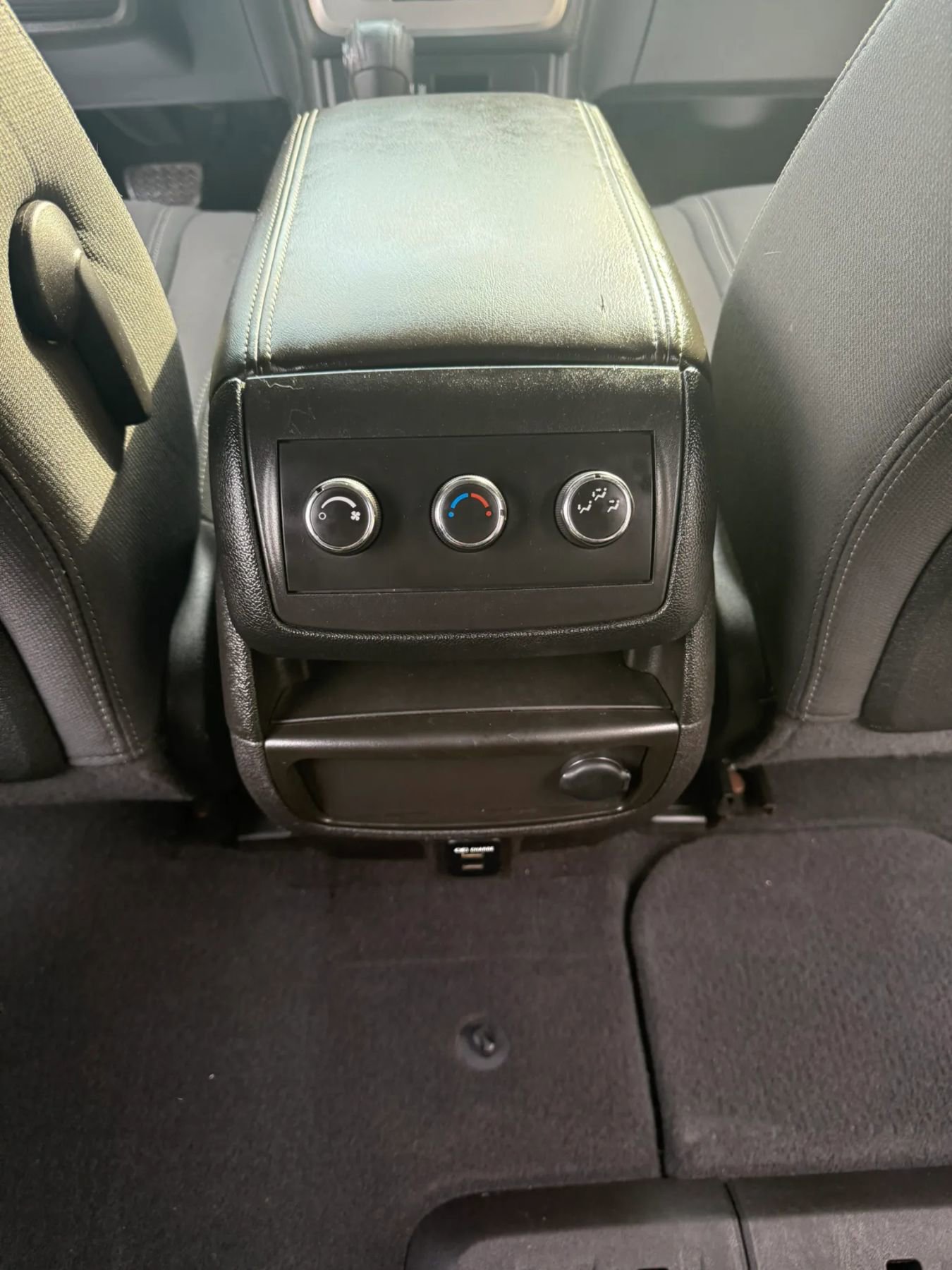 Used 2014 GMC Acadia SLE image 29