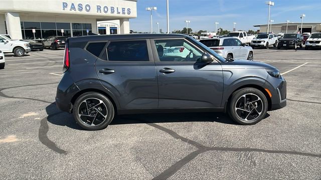 Used 2023 Kia Soul EX FWD image 2