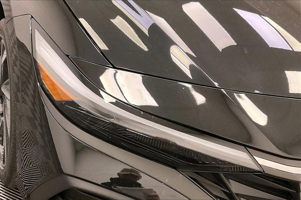 Certified 2025 Hyundai Elantra SEL image 24