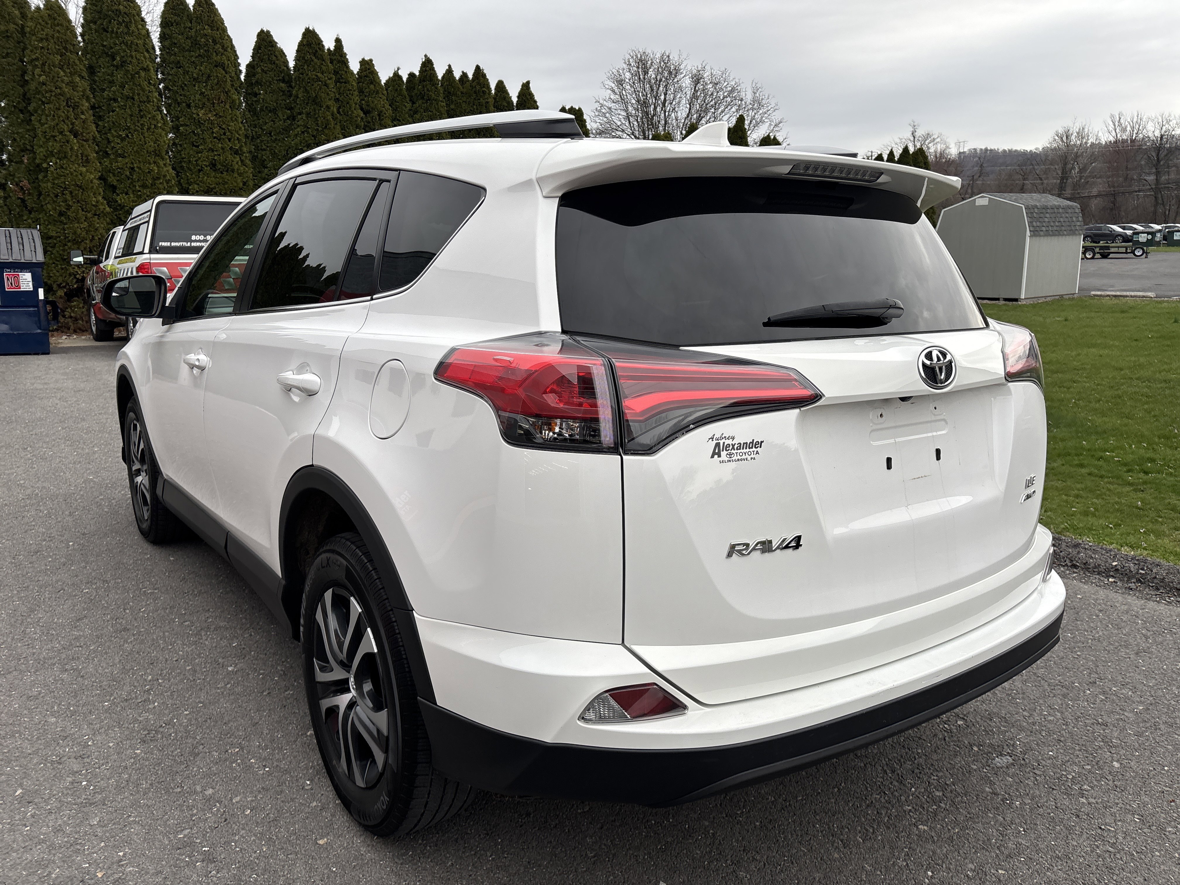 Used 2016 Toyota RAV4 LE image 6