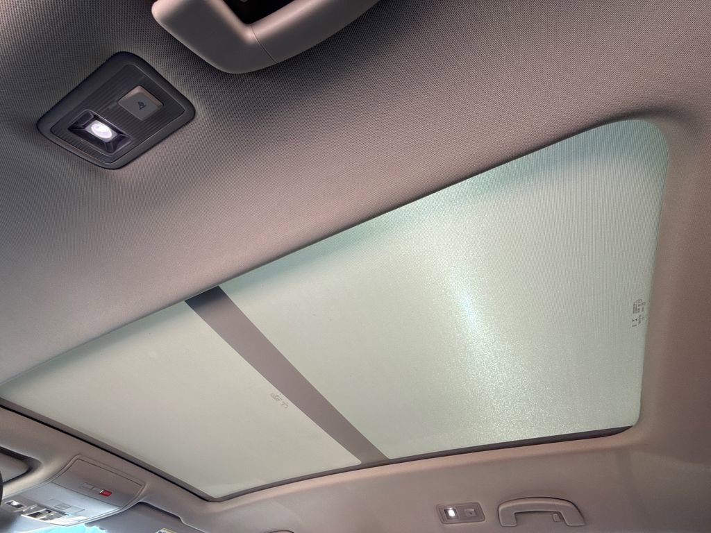 Used 2021 Volkswagen Atlas SEL R-Line w/ MDO Package (Bench Seat) image 18