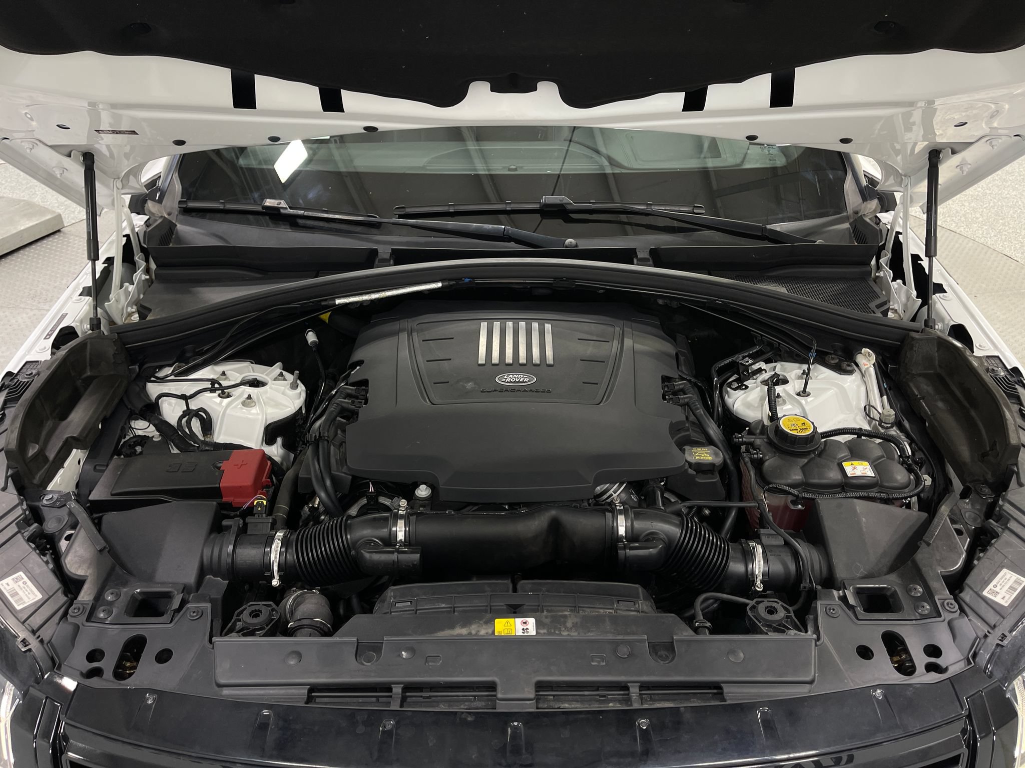 Used 2018 Land Rover Range Rover Velar R-Dynamic HSE AWD/4WD image 26