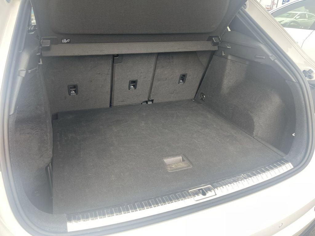 Used 2025 Audi Q3 2.0T Premium image 16