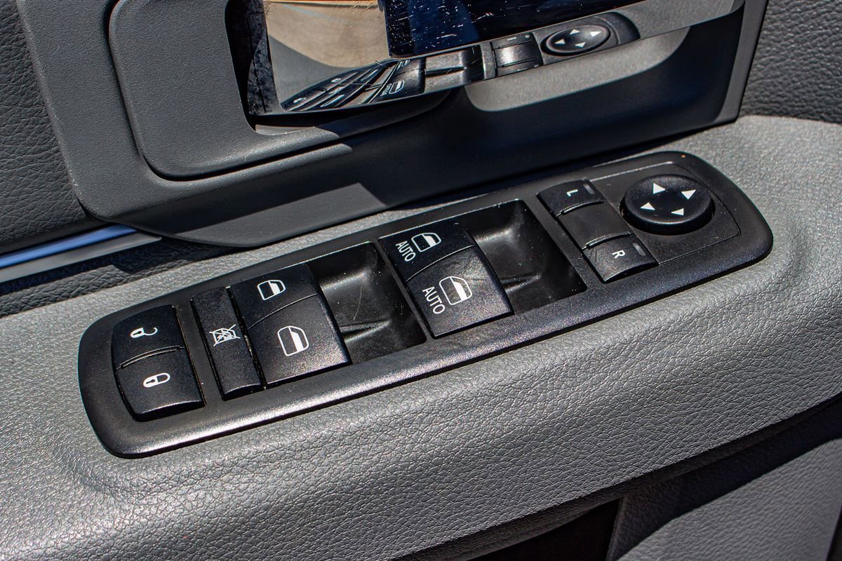 Used 2018 RAM 1500 Classic SLT AWD/4WD image 14