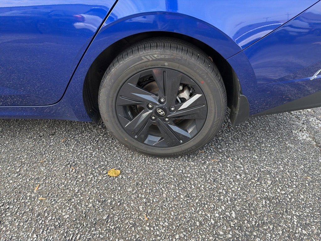 Certified 2022 Hyundai Elantra SEL FWD image 11