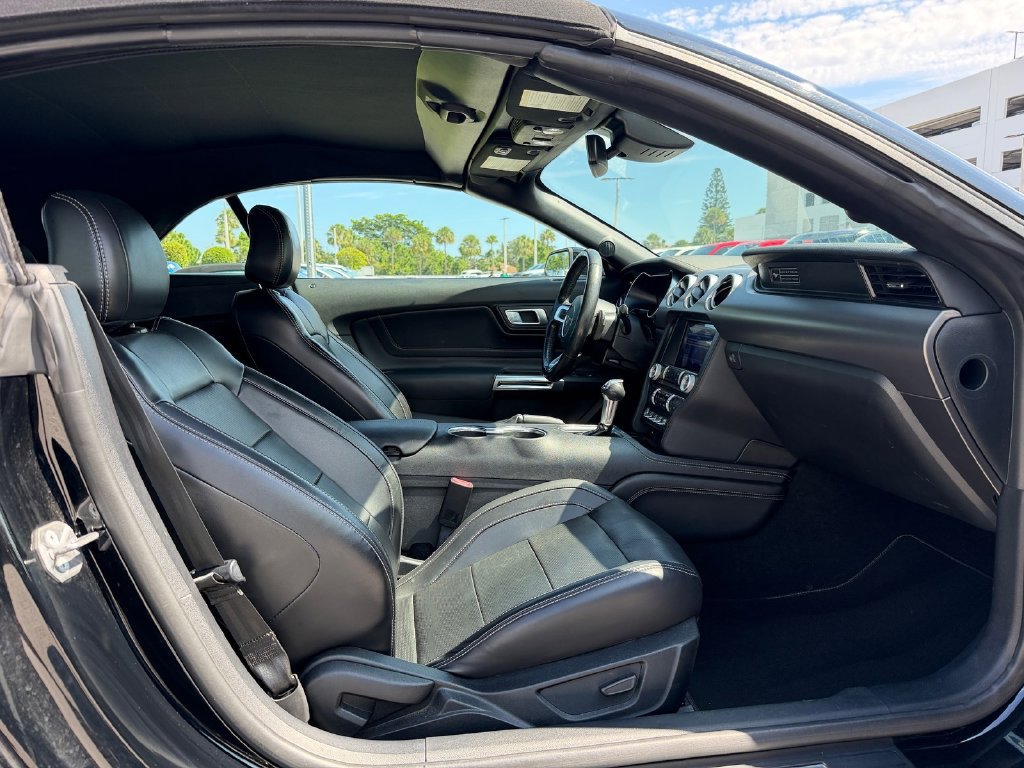 Used 2020 Ford Mustang Convertible RWD image 15