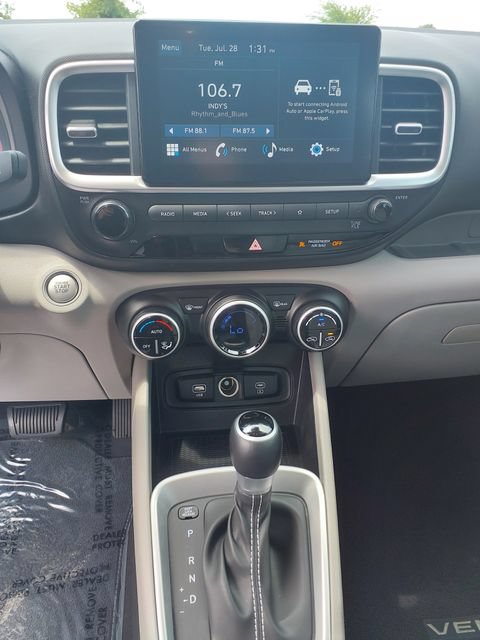 Certified 2025 Hyundai Venue SEL FWD image 33