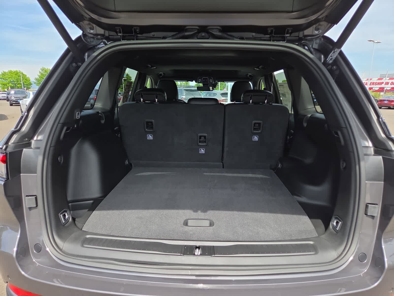 New 2026 Jeep Grand Cherokee Altitude AWD/4WD image 27