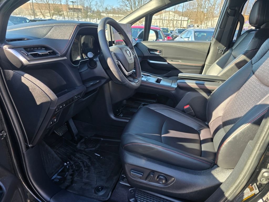Certified 2025 Toyota Sienna XSE w/ XSE Plus Package image 18
