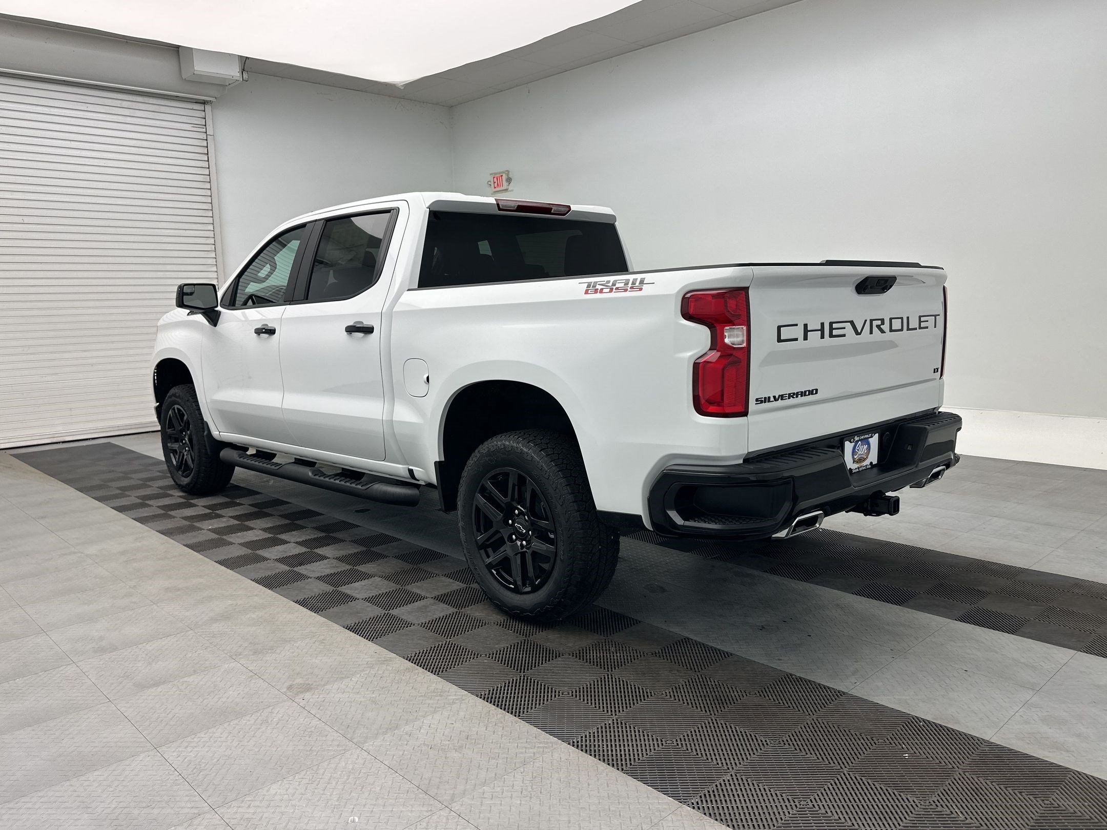 New 2026 Chevrolet Silverado 1500 LT Trail Boss w/ LPO, Dark Essentials Package AWD/4WD image 3