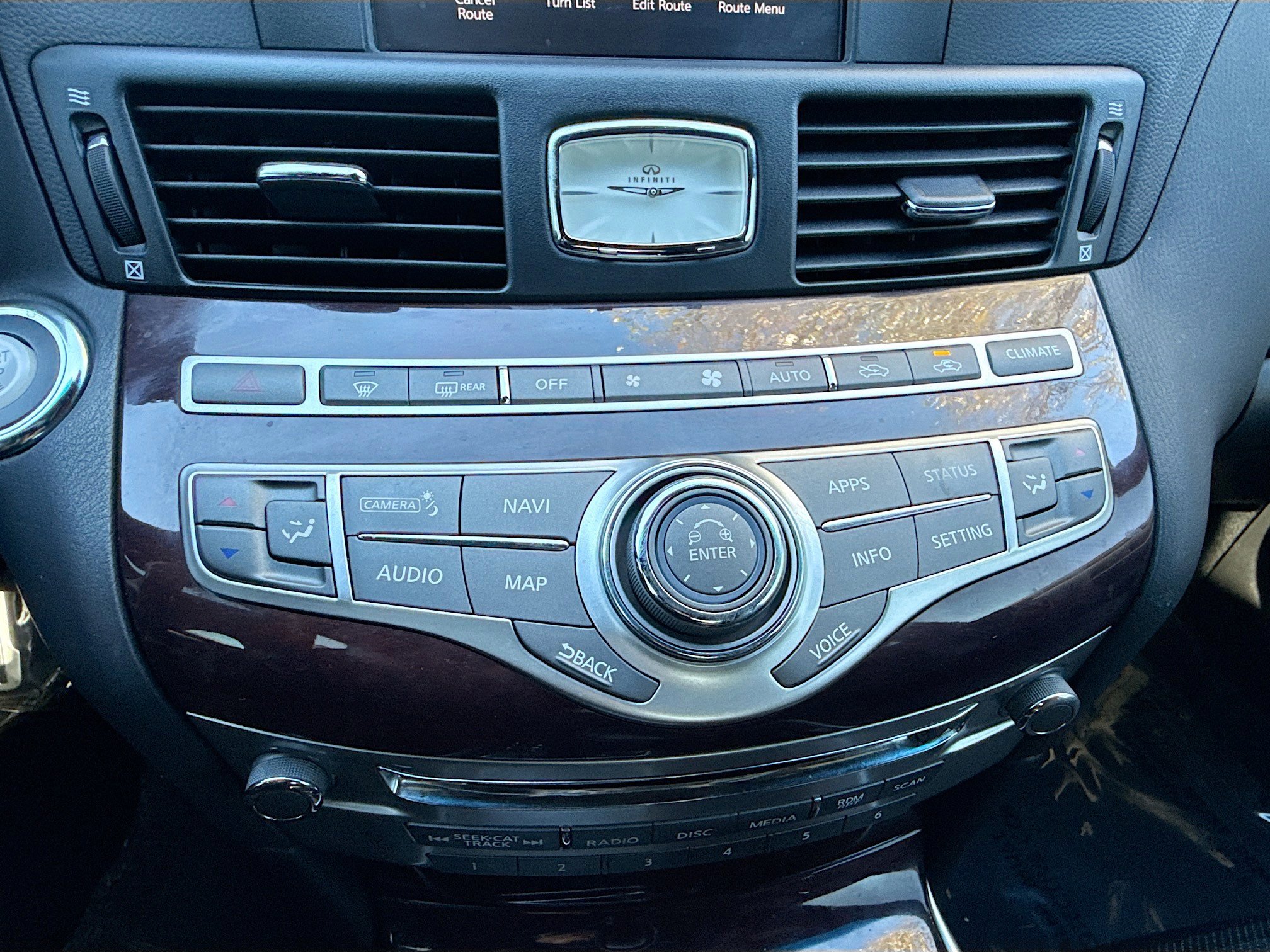 Used 2019 INFINITI Q70 Luxe w/ Sport Package image 33