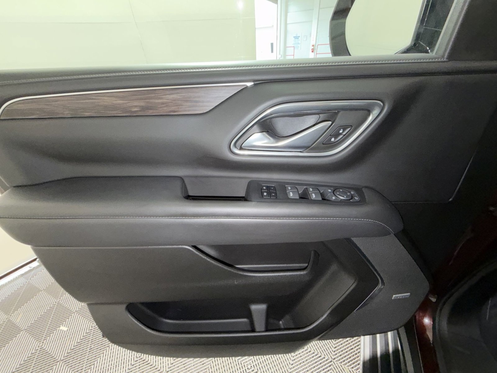 Used 2022 Chevrolet Tahoe LT w/ Luxury Package image 15