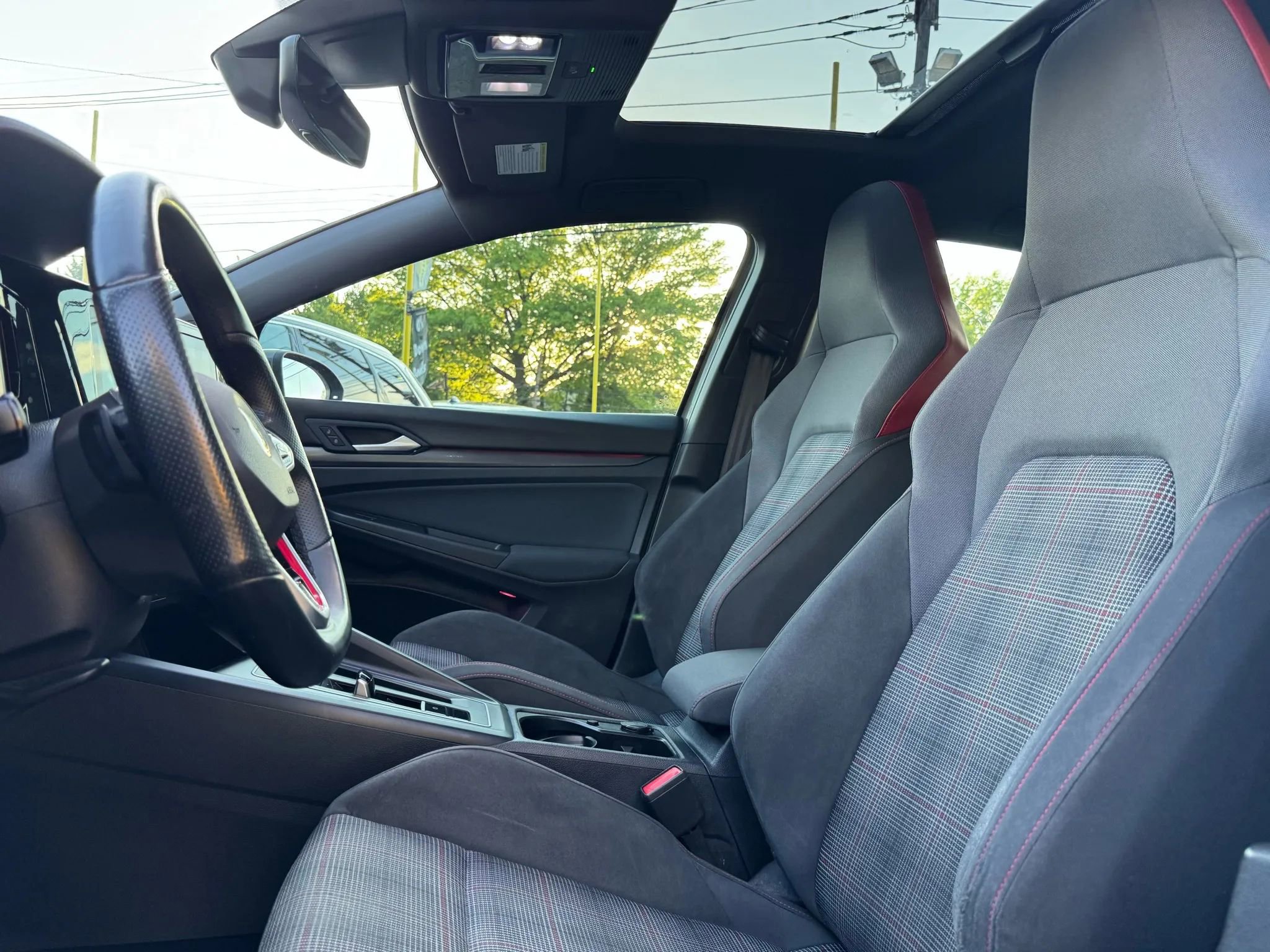 Used 2022 Volkswagen GTI SE image 8