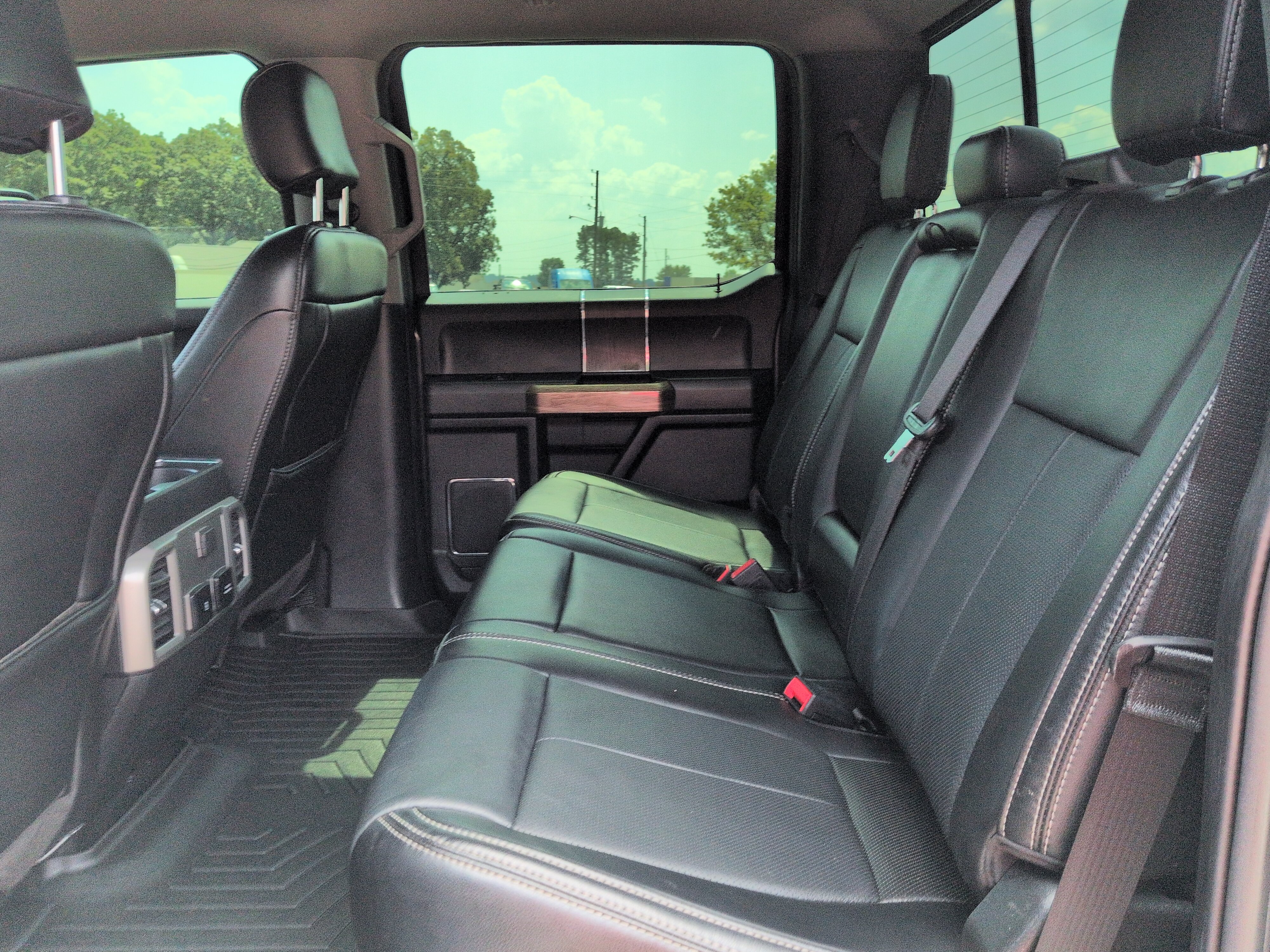 Used 2020 Ford F350 Lariat w/ Lariat Value Package AWD/4WD image 12