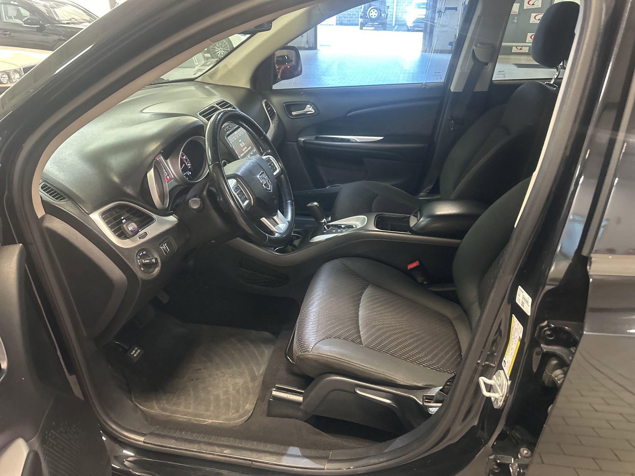 Used 2019 Dodge Journey SE image 8