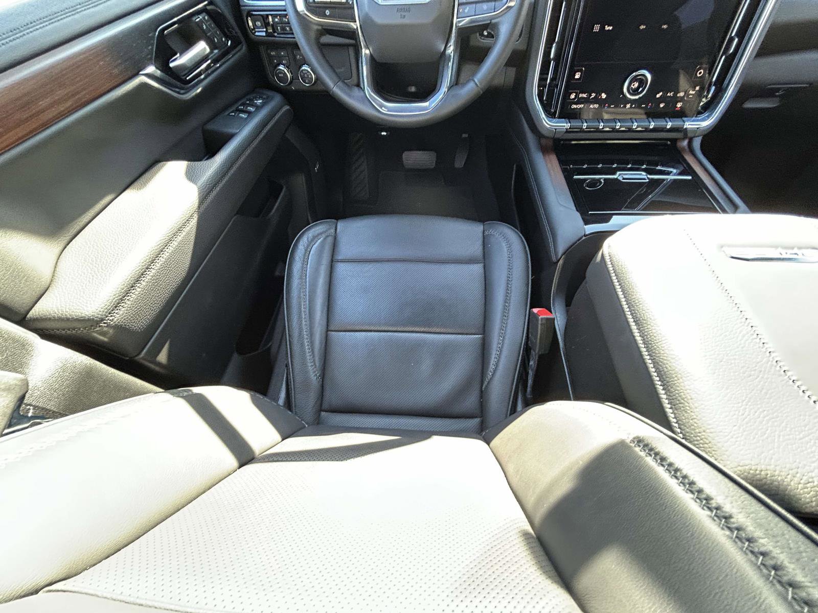 Used 2025 GMC Yukon Denali image 13