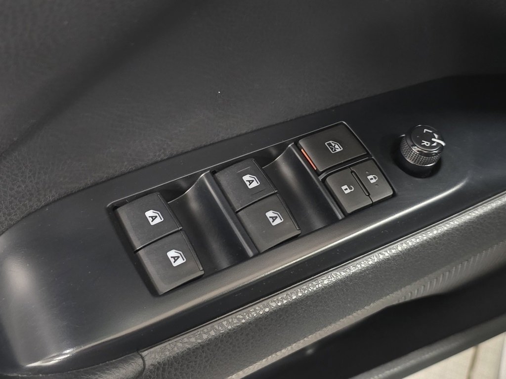 Used 2020 Toyota Camry SE image 21