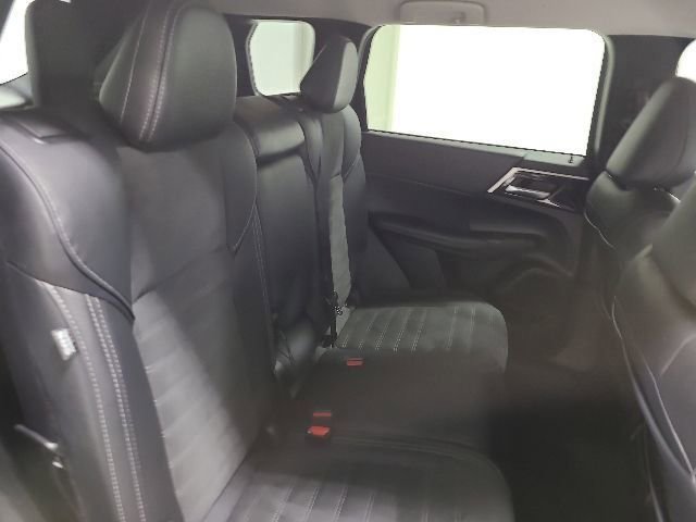 Used 2024 Mitsubishi Outlander SE FWD image 15