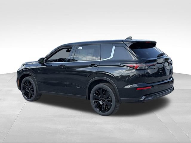 New 2026 Mitsubishi Outlander LE FWD image 3