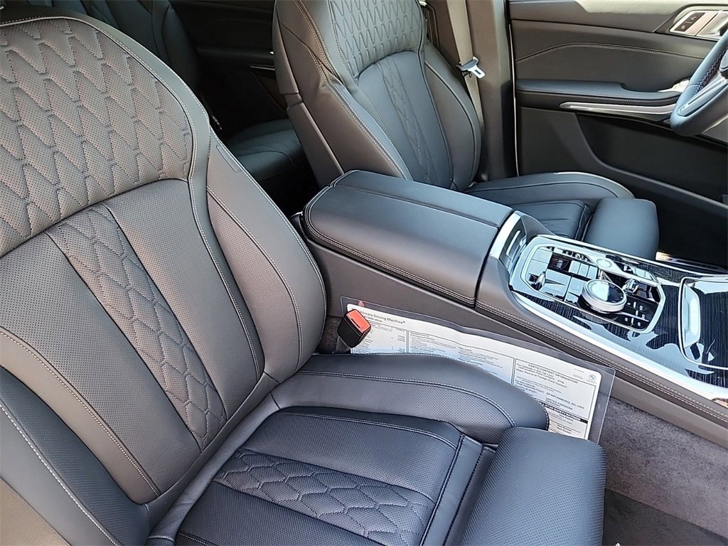 New 2025 BMW X7 M60i image 27
