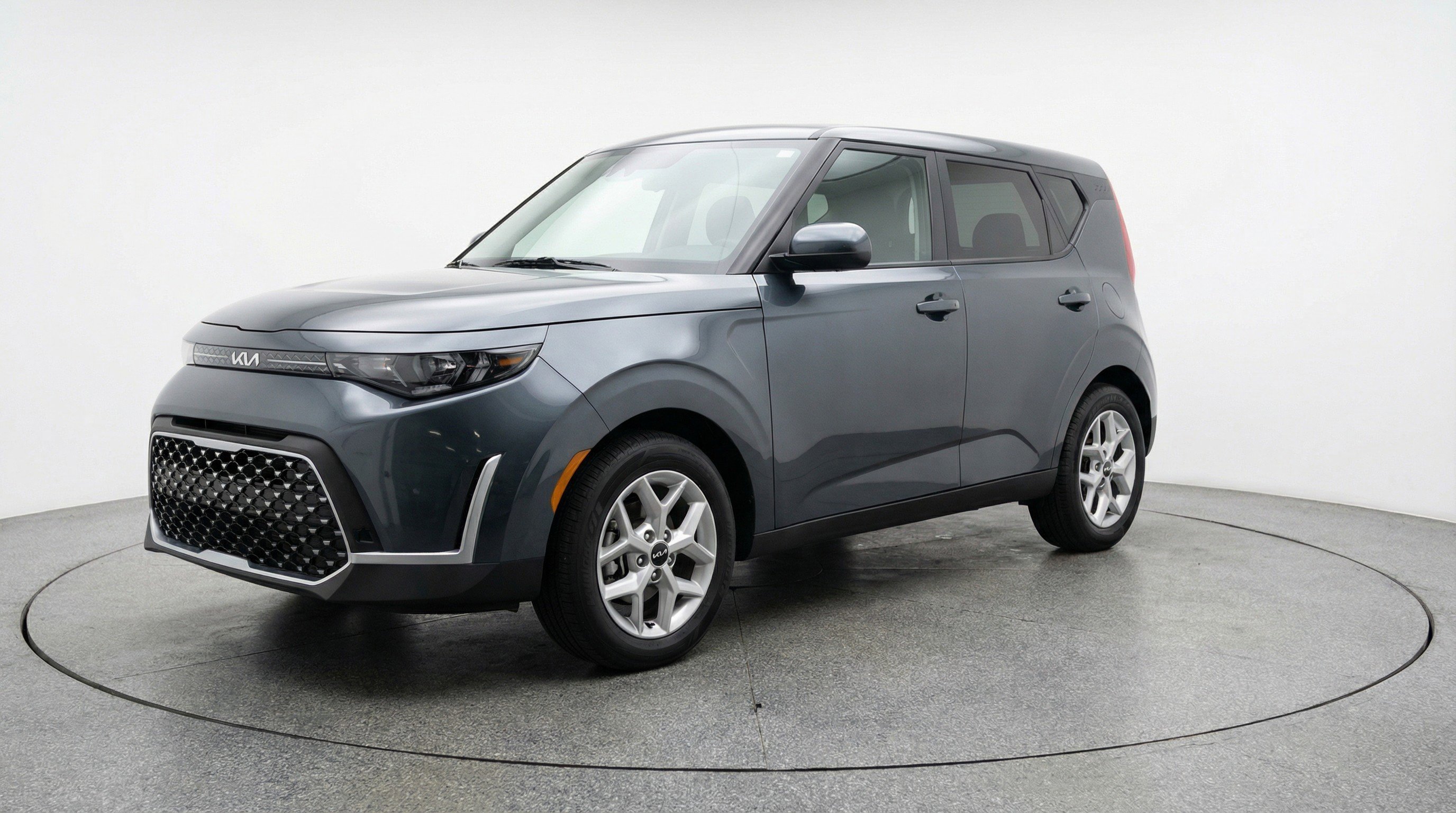 Used 2025 Kia Soul LX w/ LX Technology Package image 3