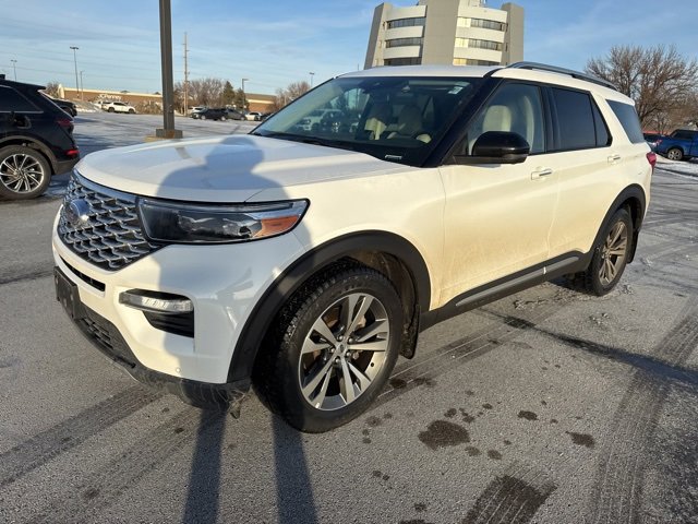 Used 2020 Ford Explorer Platinum w/ Premium Technology Package image 2