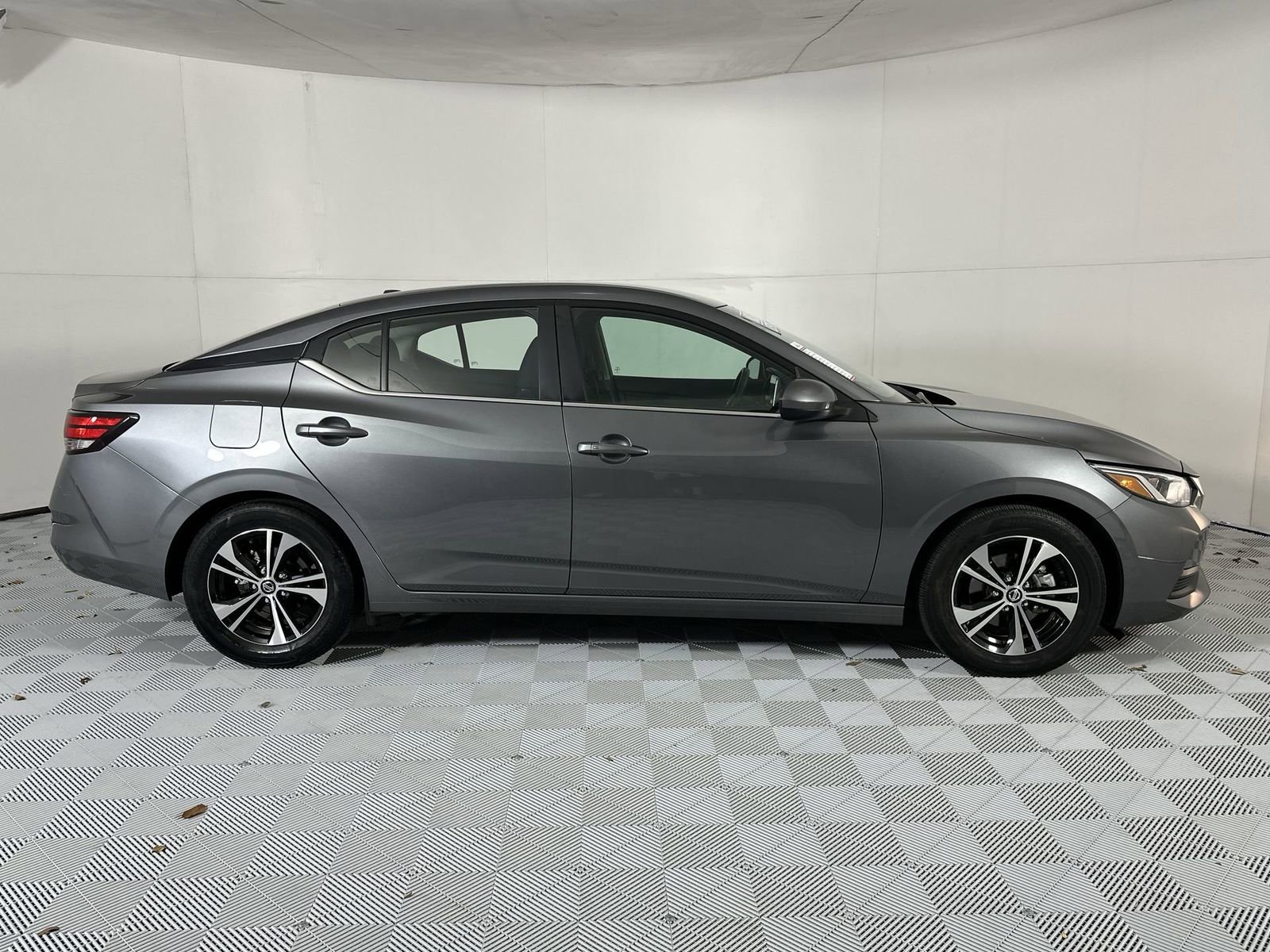 Used 2023 Nissan Sentra SV image 9