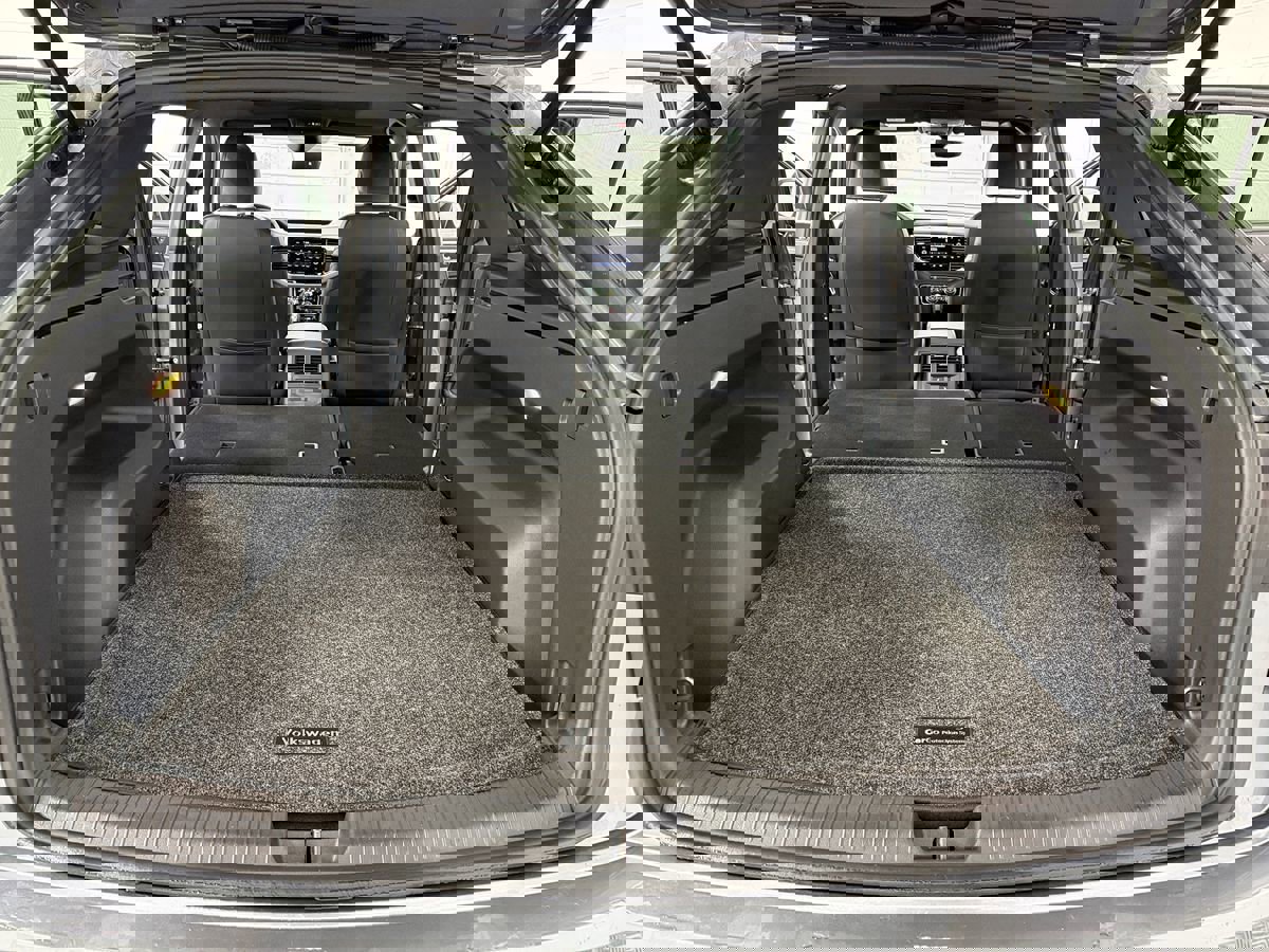 Used 2021 Volkswagen Atlas Cross Sport SEL Premium image 32