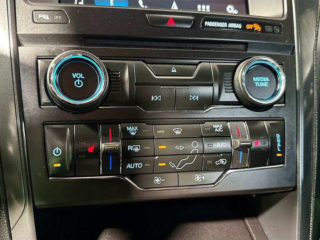 Used 2018 Ford Explorer XLT w/ Equipment Group 202A AWD/4WD image 29