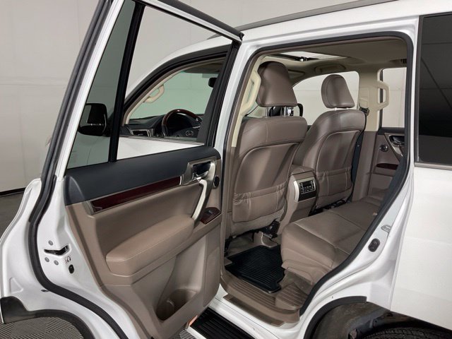 Used 2015 Lexus GX 460 Luxury w/ Preferred Accessory Package AWD/4WD image 32