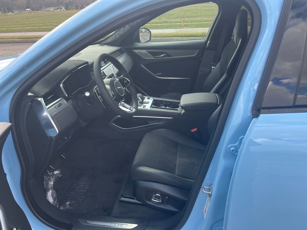 New 2026 Jaguar F-PACE SVR image 9