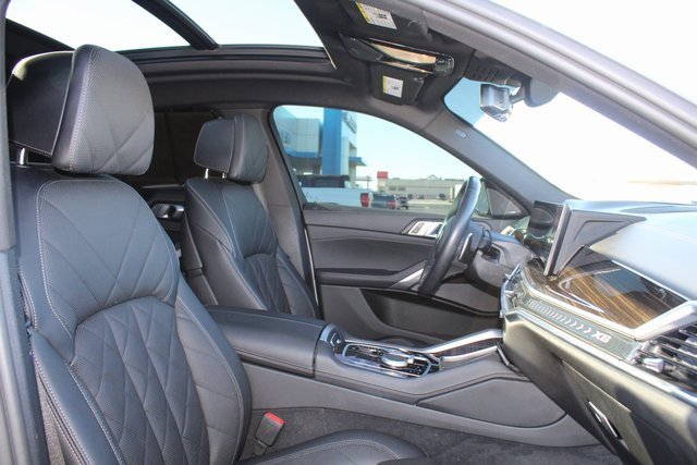 Used 2024 BMW X6 xDrive40i w/ Premium Package image 17