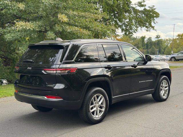 Certified 2023 Jeep Grand Cherokee Laredo AWD/4WD image 5