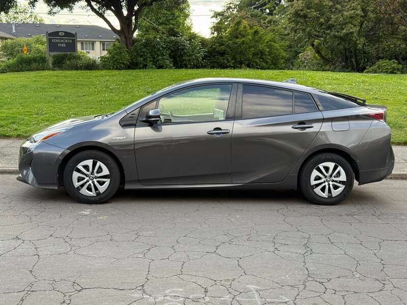 Used 2018 Toyota Prius Two w/ Prius Two Safety Plus Package FWD image 2