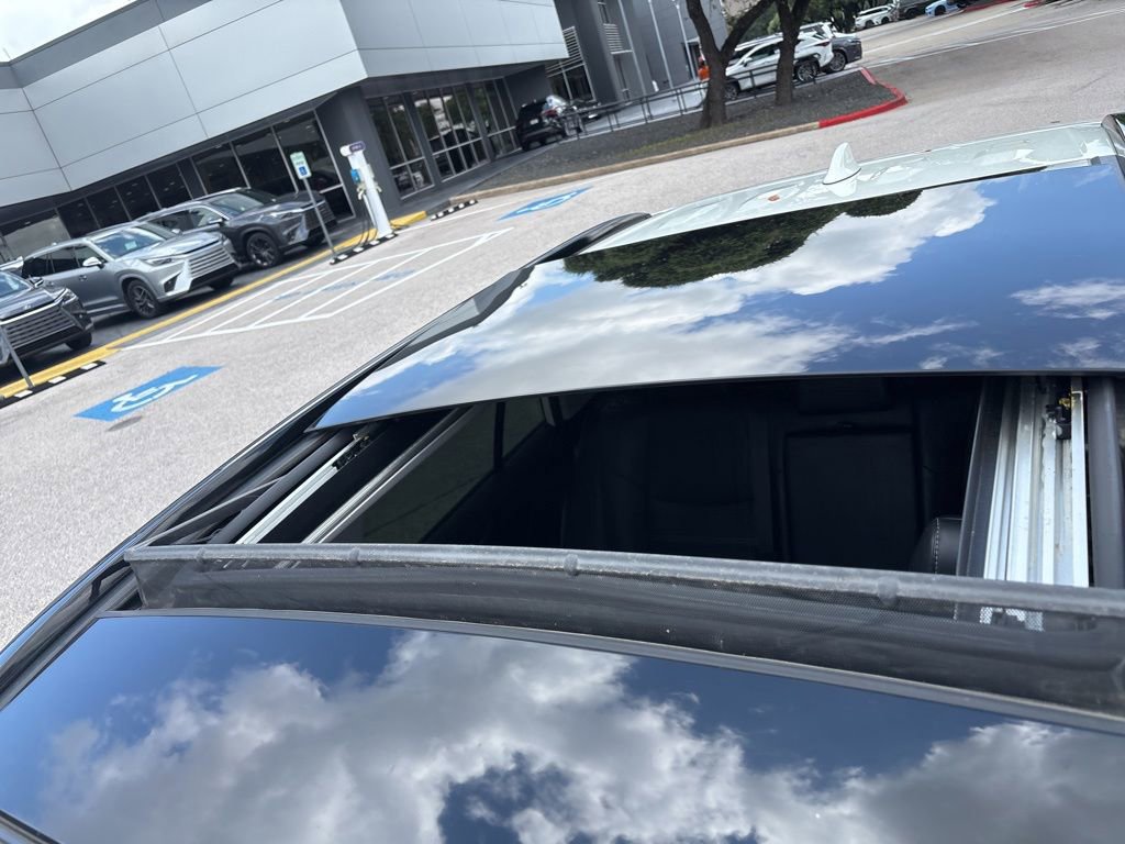 Used 2019 Toyota RAV4 Limited AWD/4WD image 10