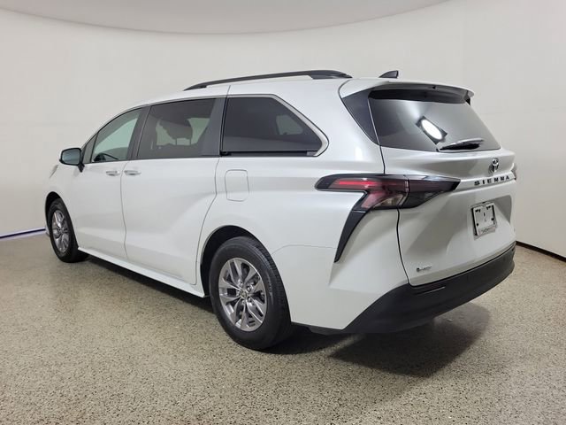 Used 2025 Toyota Sienna XLE FWD image 7