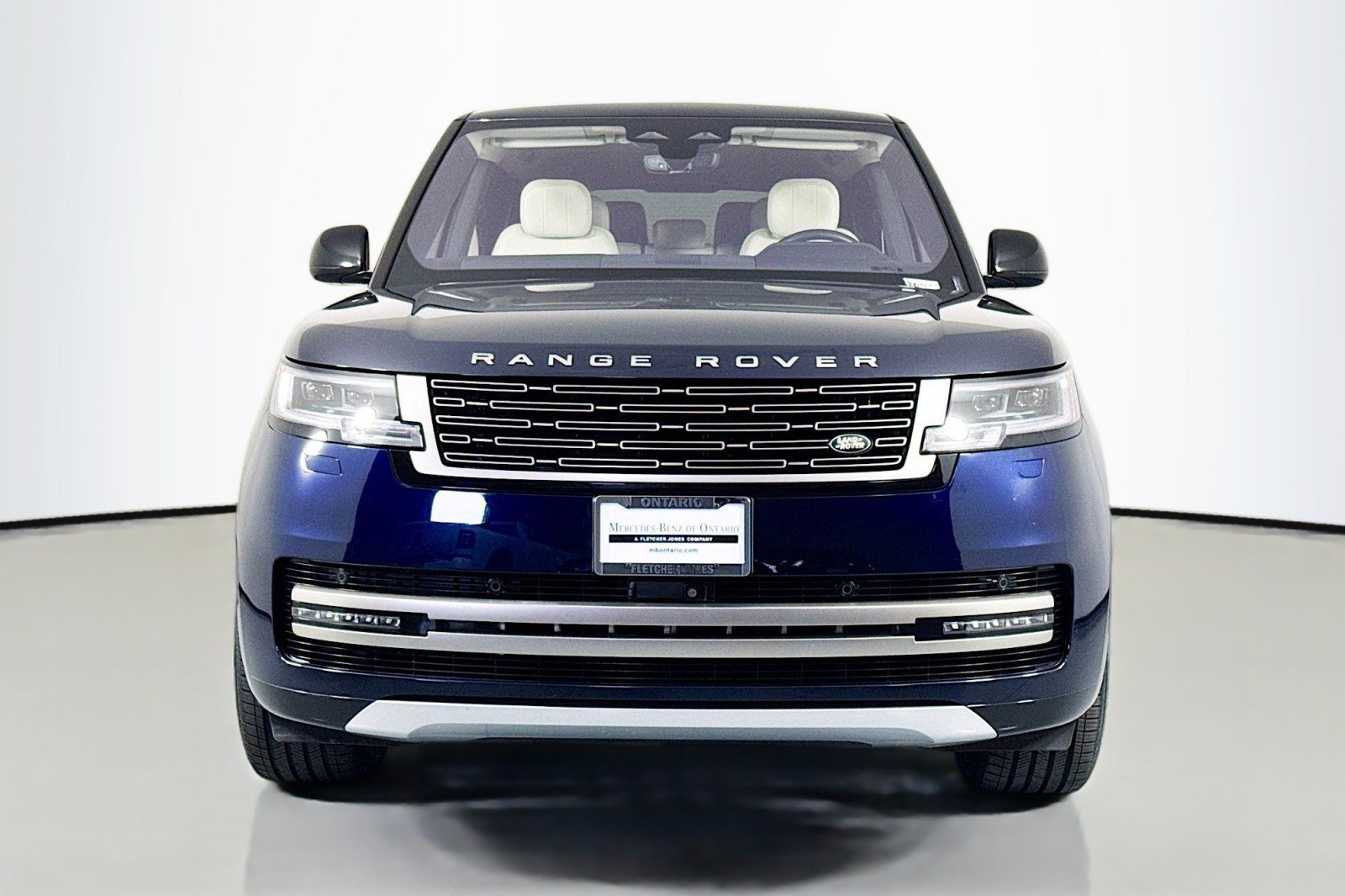 Used 2023 Land Rover Range Rover Long Wheelbase SE AWD/4WD image 3
