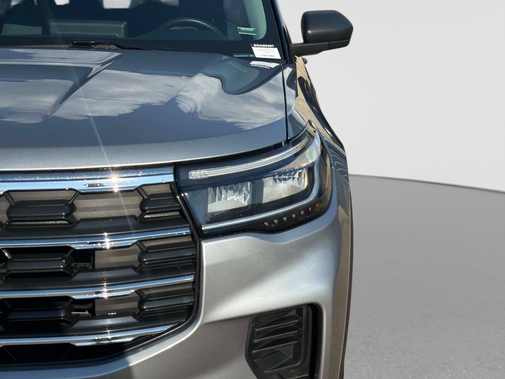 Used 2025 Ford Explorer Active AWD/4WD image 11