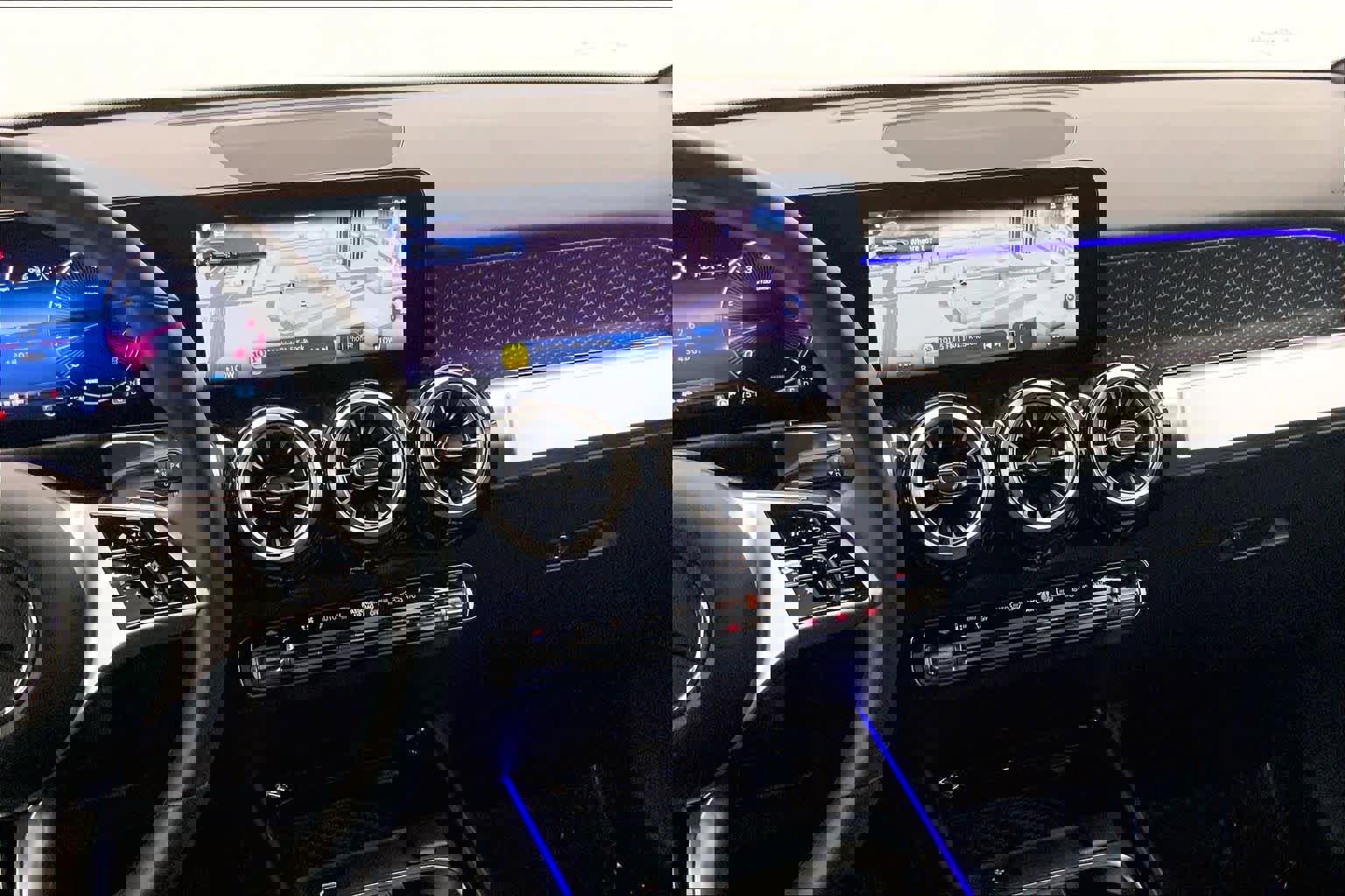 Used 2025 Mercedes-Benz GLB 250 image 26