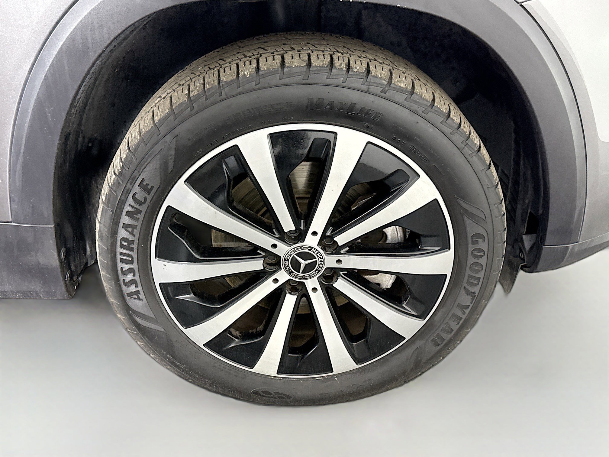 Used 2022 Mercedes-Benz GLB 250 w/ Premium Package Lite image 32