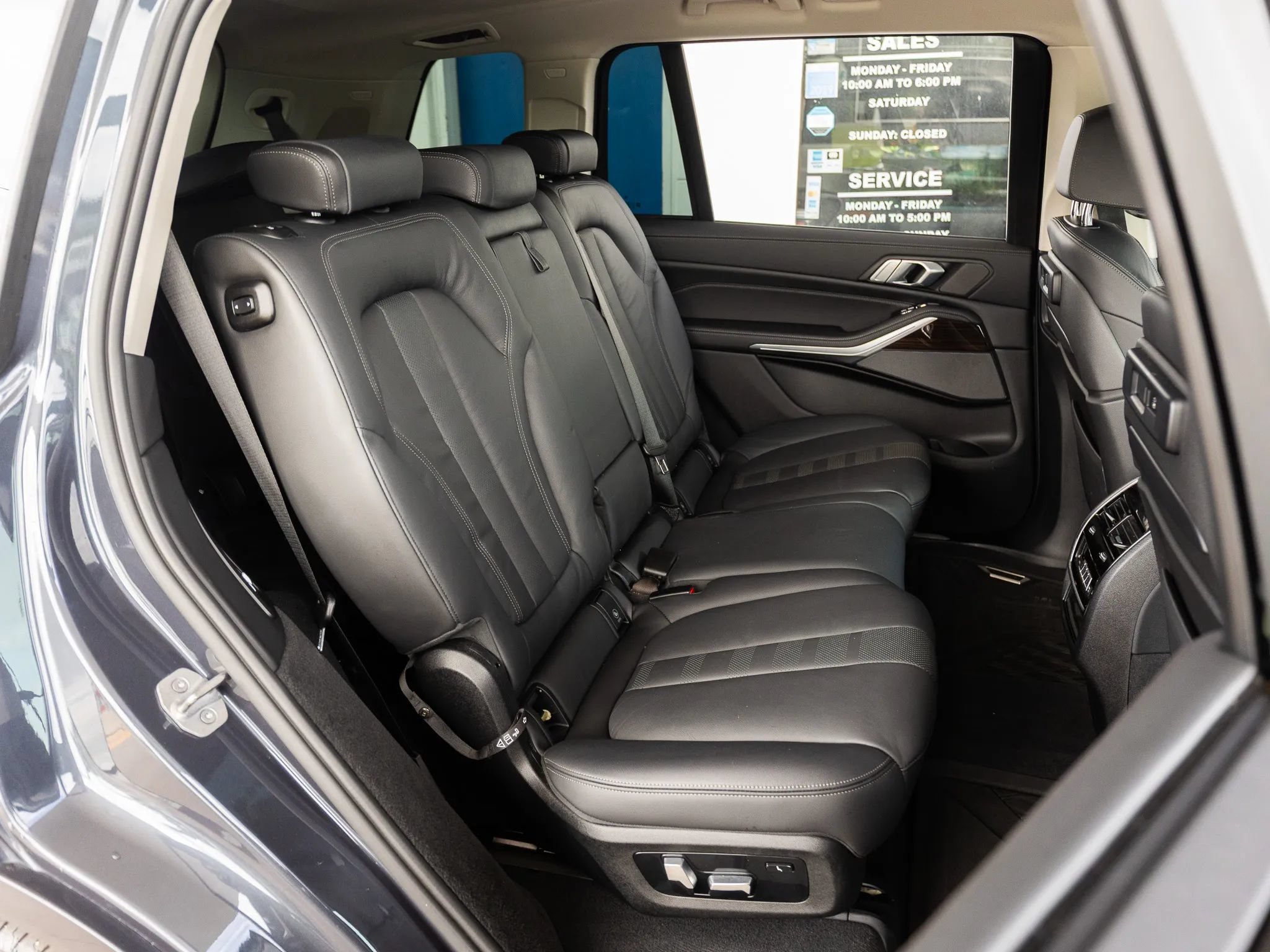 Used 2022 BMW X7 xDrive40i w/ Premium Package AWD/4WD image 24