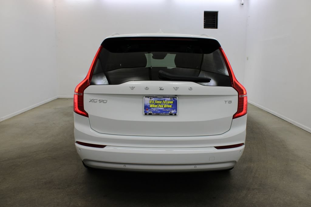 Used 2022 Volvo XC90 T5 Momentum FWD image 4