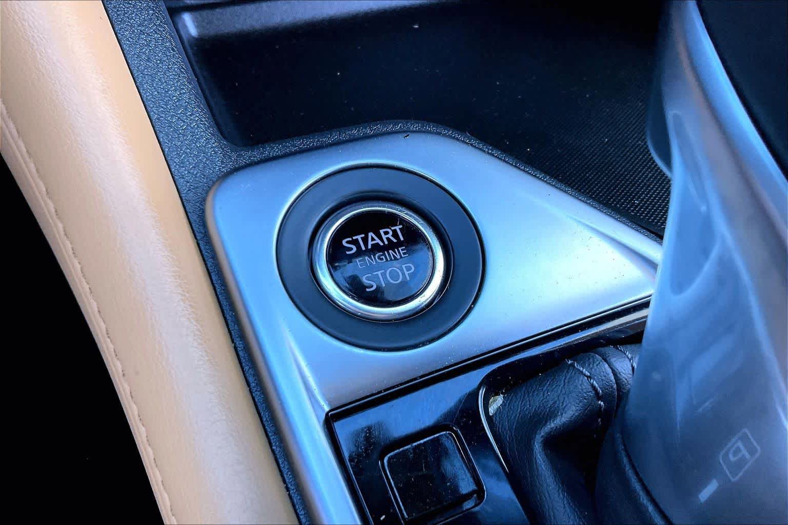 Used 2025 Nissan Sentra SV w/ SV Premium Package FWD image 32
