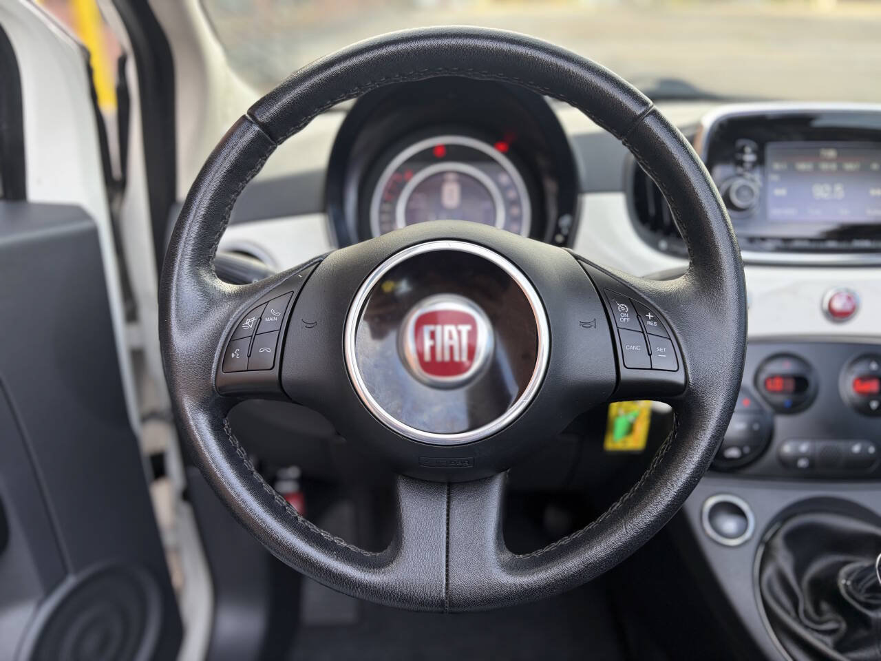 Used 2017 FIAT 500 Lounge FWD image 24