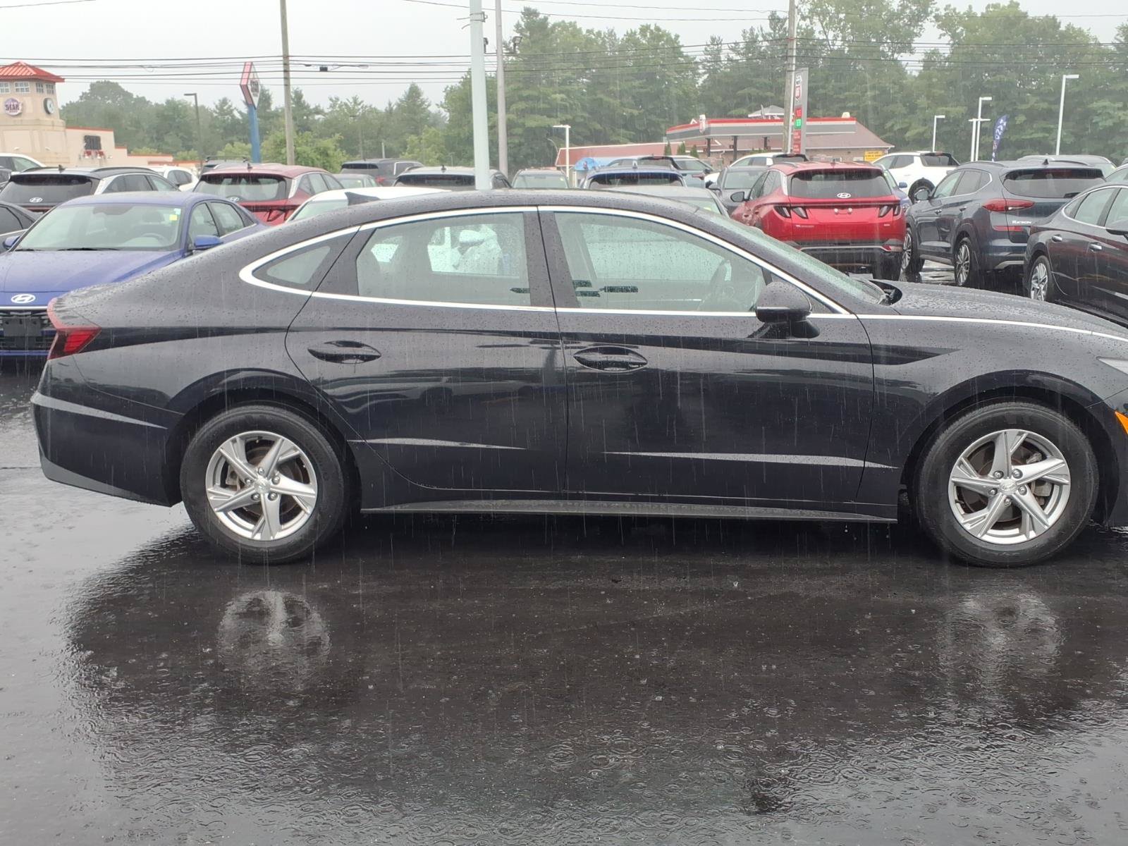 Certified 2023 Hyundai Sonata SE w/ Cargo Package FWD image 4