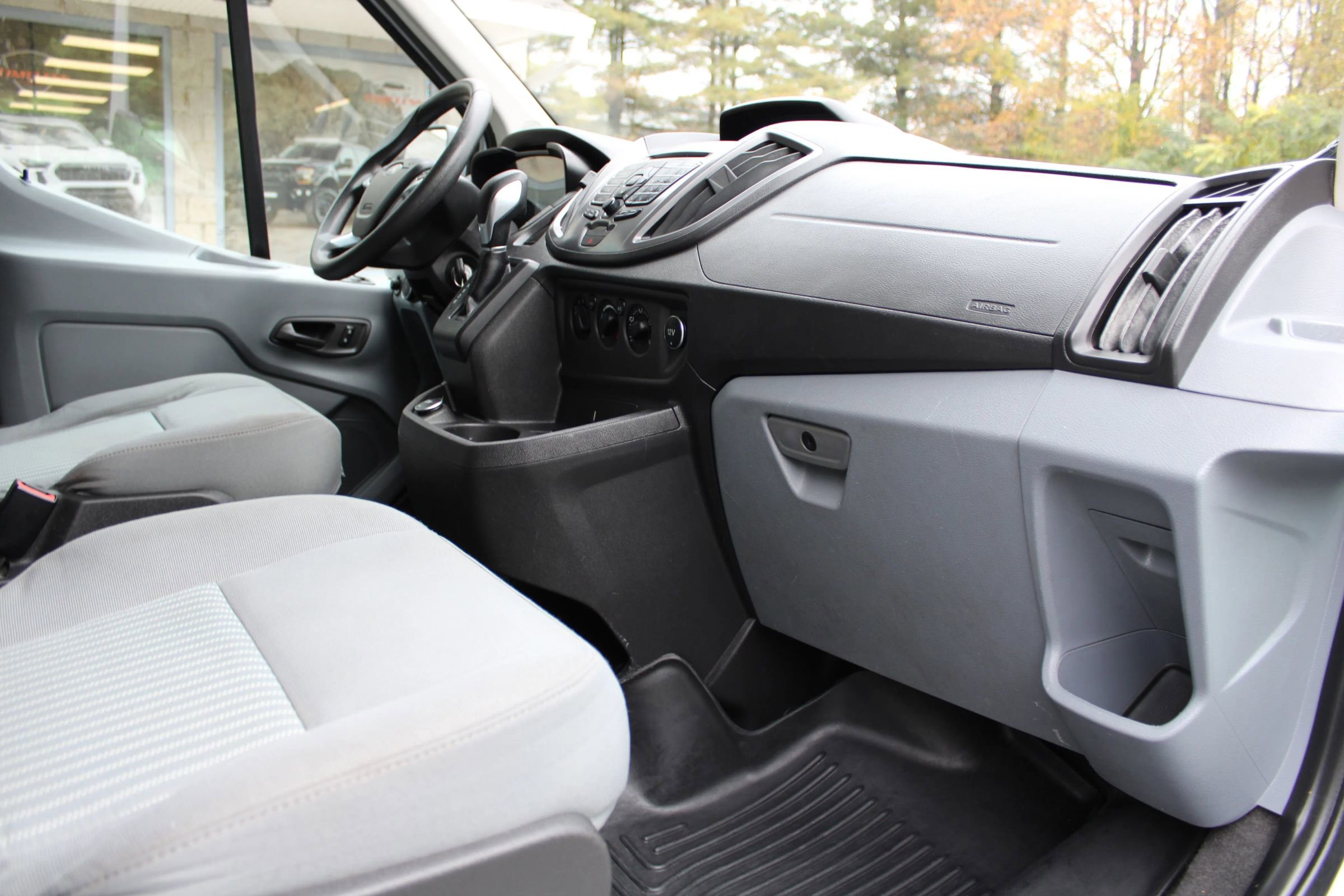 Used 2019 Ford Transit 350 XLT image 7