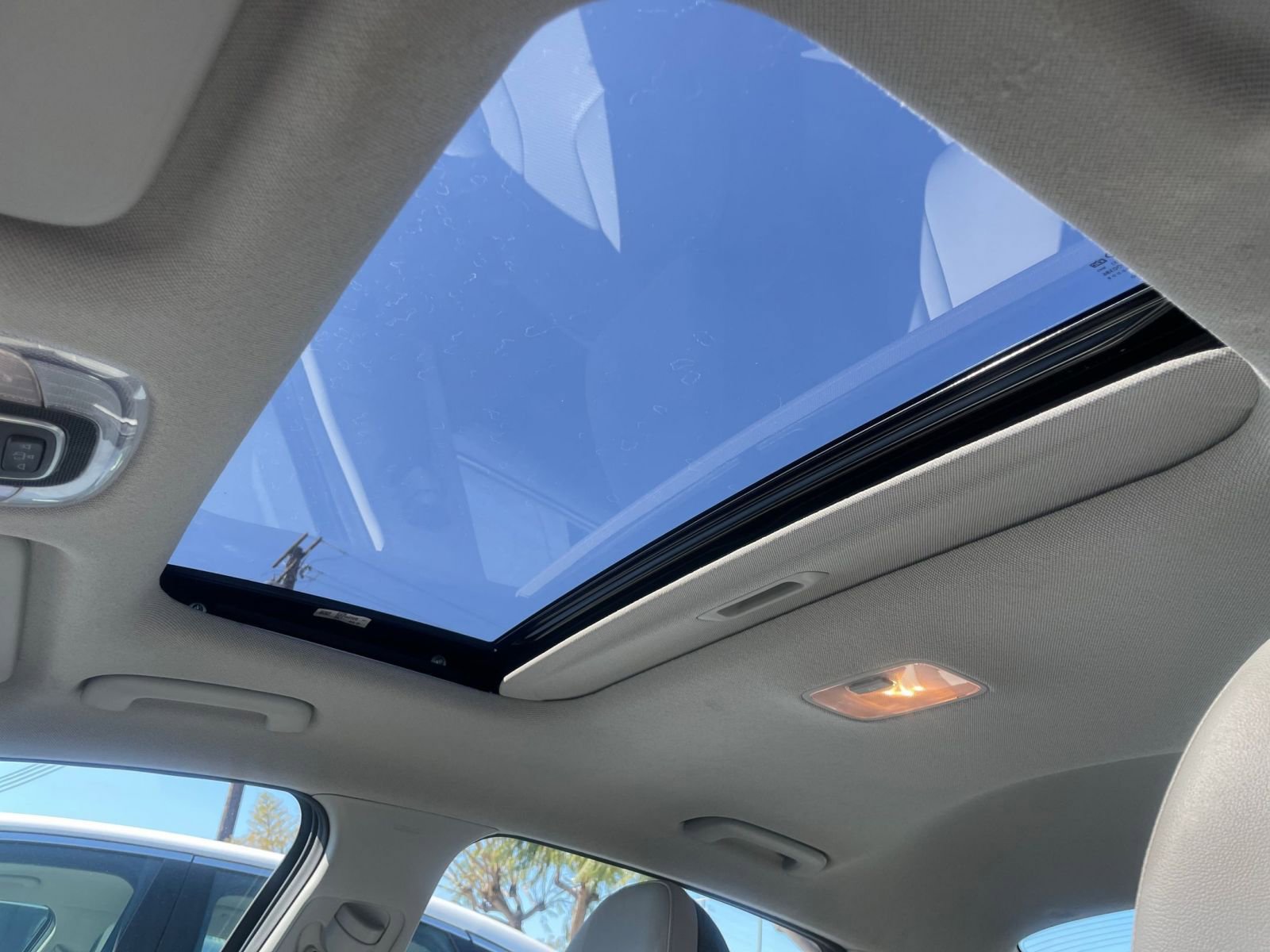 Used 2025 Hyundai Elantra Limited image 31