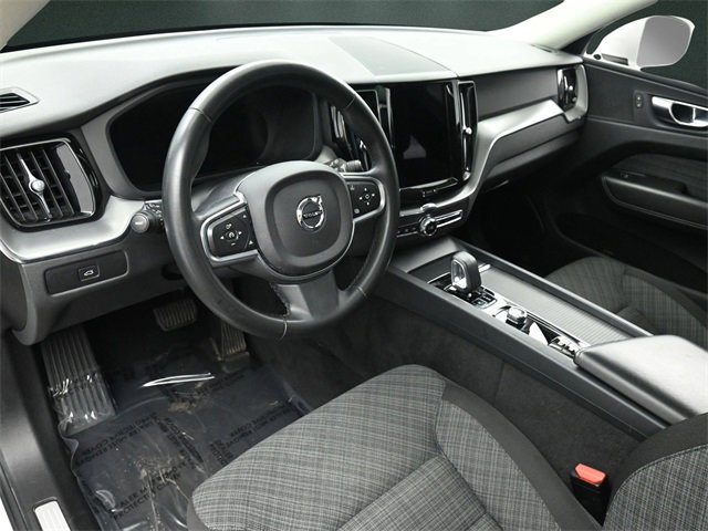 Used 2023 Volvo XC60 B5 Core image 10